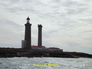 Les deux phares du Pilier vus de la mer