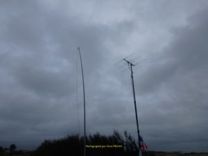 Dipôle 80,40,20 m et 3 éléments Vhf et UHF