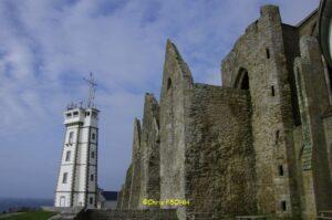 Le sémaphore de Saint Mathieu et ruines de l'abbaye