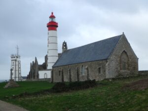 Pointe St Mathieu sa chapelle