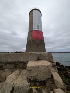 Pierre de Granit de l'île Grande constituant le phare