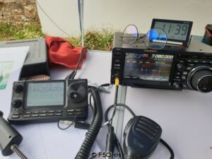Kerjean Yaesu FTDX-10 et Icom IC7100 Kerjean Yaesu FTDX-10 et Icom IC7100