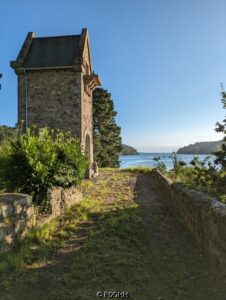 Coatmer aval et presqu'île de éponyme