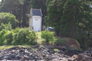 Phare de Coatmer Aval vu de l'estran