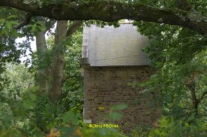 Phare à côté des stations radio