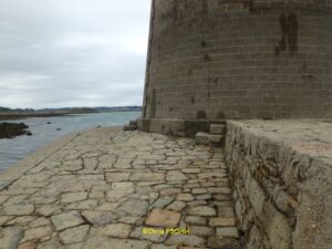 Accès au phare de La Corne